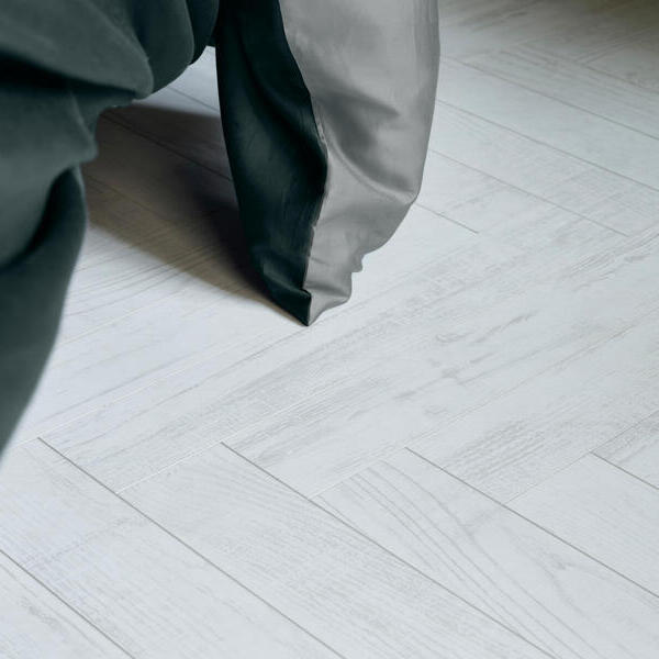 Chateau Chestnut White